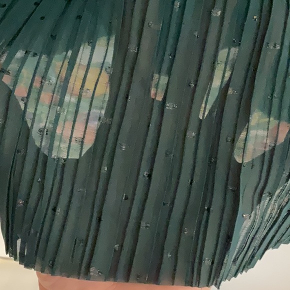 Chico's V Neck Pleated Long Sleeve w/Metallic Accents Blouse, 18, Green, Sheer - Picture 4 of 7